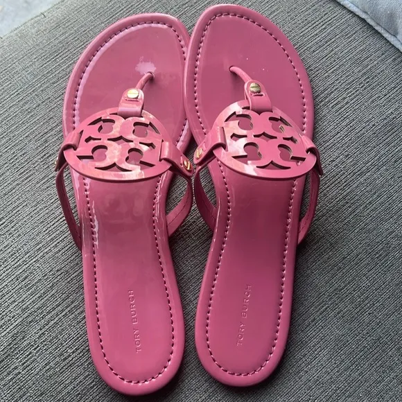 Tory Burch pink berry  Leather Sandals with Iconic Medallion