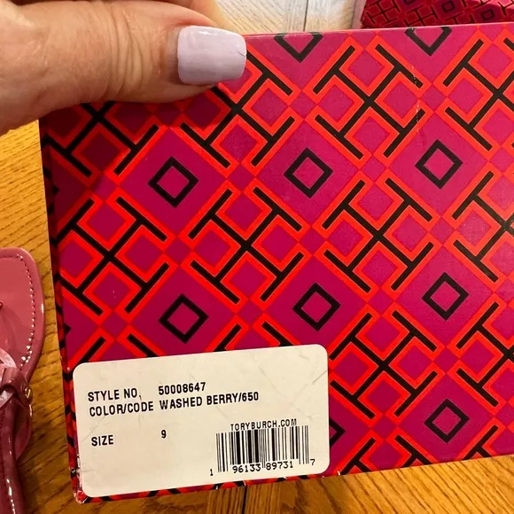 Tory Burch pink berry  Leather Sandals with Iconic Medallion