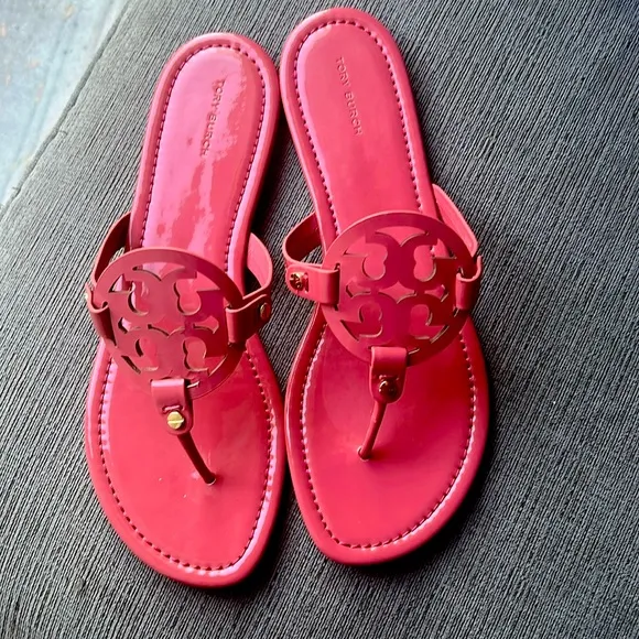 Tory Burch pink berry  Leather Sandals with Iconic Medallion