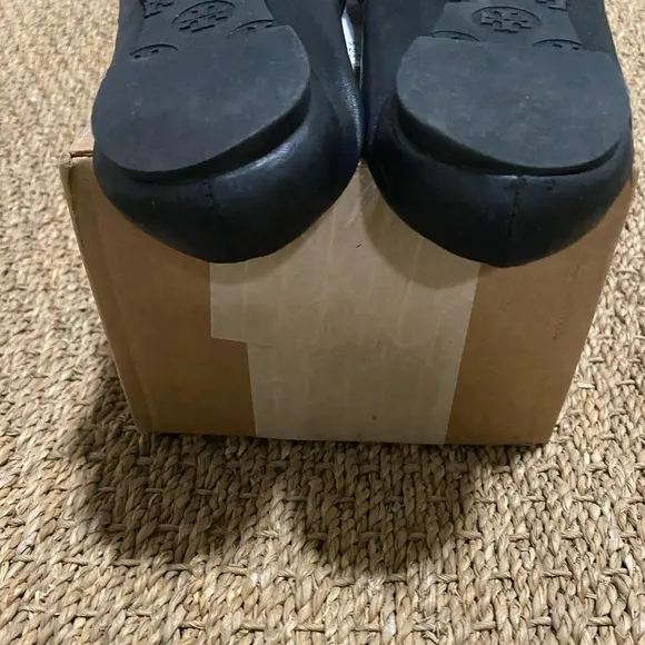 Tory Burch Women's Black Flats Size 5.5
