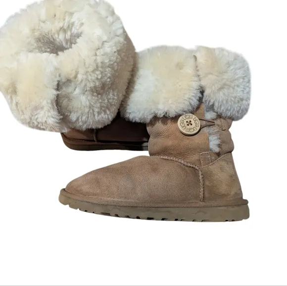 UGG Australia Bailey Button Triplet II Tall Boots 6 Chestnut Super Soft