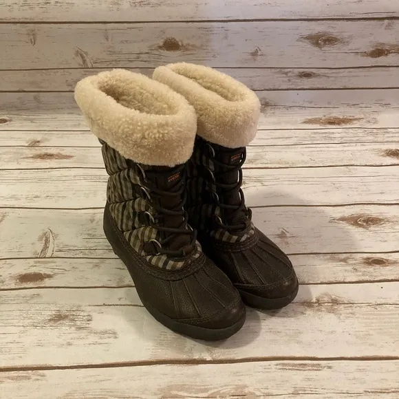 UGG Brown Quilted Newberry Waterproof Event Boot Size 7