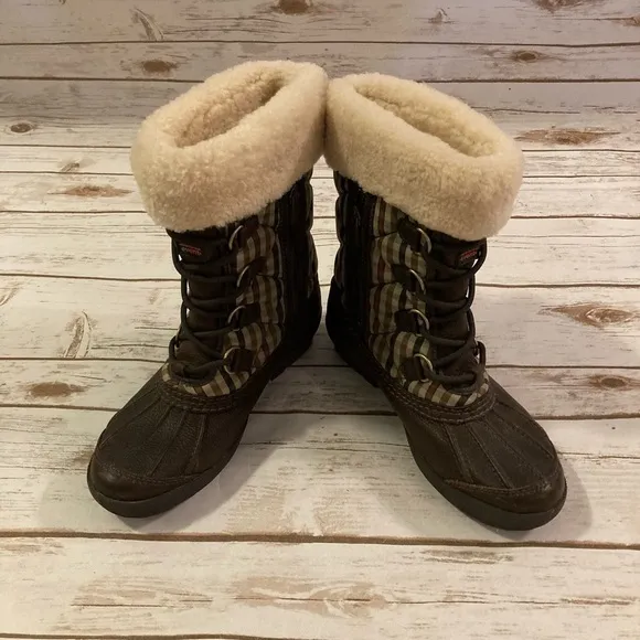 UGG Brown Quilted Newberry Waterproof Event Boot Size 7