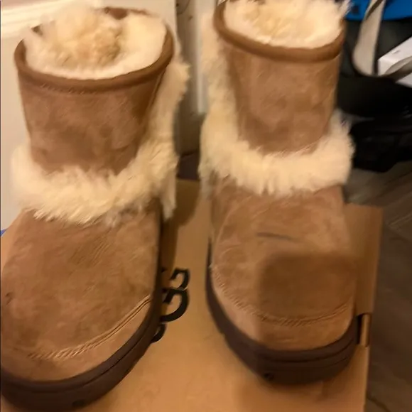 UGG Classic Tan Shoe Box