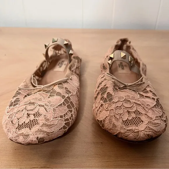 Valentino Garavani Lace Rockstud Ballet Flats Light Pink Lace Size 37.5 US 7.5