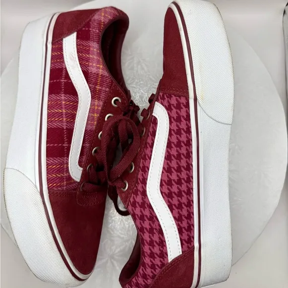Vans Ward Platform Sneakers in Burgundy Plaid and Houndstooth Women’s Size 9