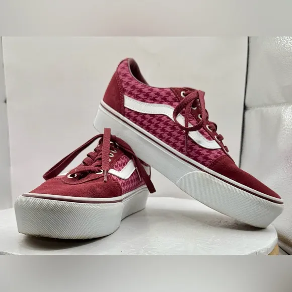 Vans Ward Platform Sneakers in Burgundy Plaid and Houndstooth Women’s Size 9