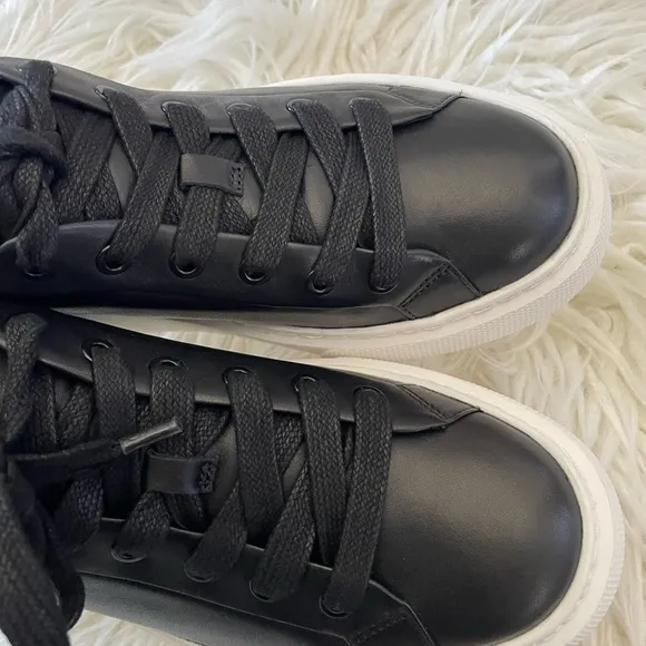 Vince black leather snake detail‎ sneakers size 8.5