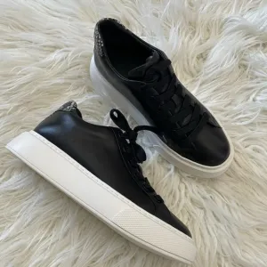 Vince black leather snake detail‎ sneakers size 8.5