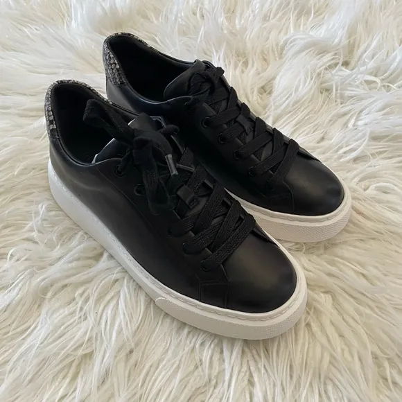 Vince black leather snake detail‎ sneakers size 8.5