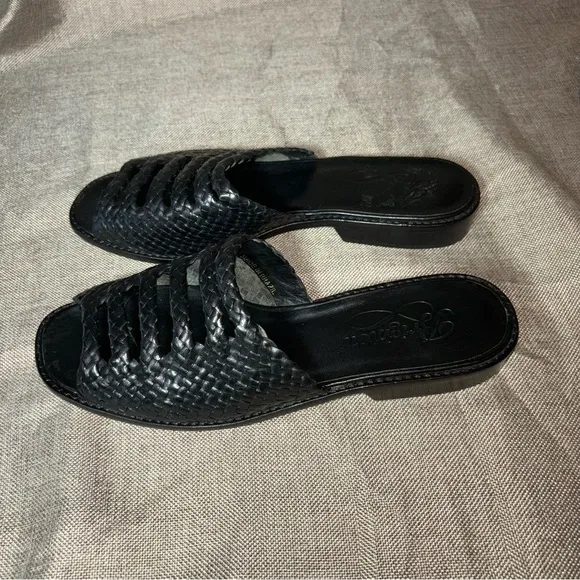 Vintage Brighton Octavia Woven Black Flat Sandals Size 8.5M