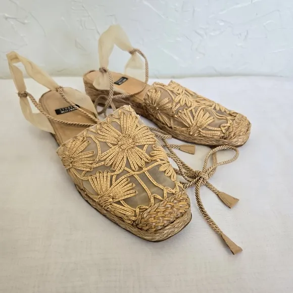 Vintage Stuart Weitzman Raffia Floral Espadrilles
