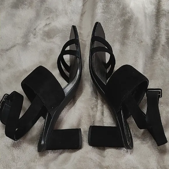 Vionic Suede Yasmin Heeled Black Sandals size 8.5