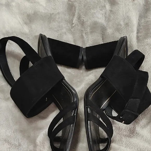 Vionic Suede Yasmin Heeled Black Sandals size 8.5