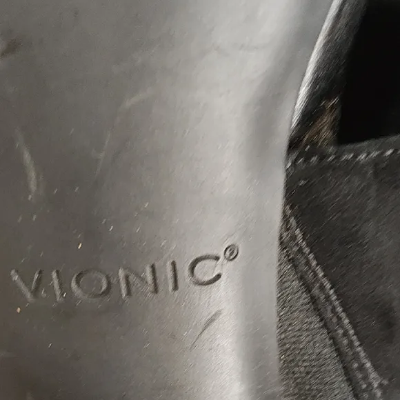 Vionic Suede Yasmin Heeled Black Sandals size 8.5