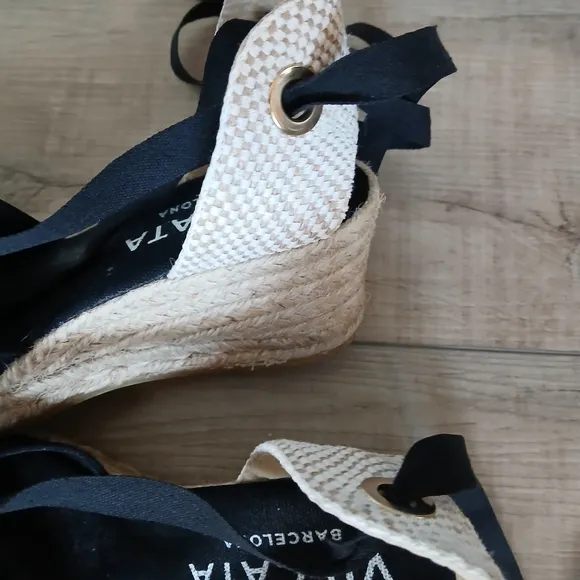 Viscata Barcelona Escala Canvas Espadrille Wedges. Size 39