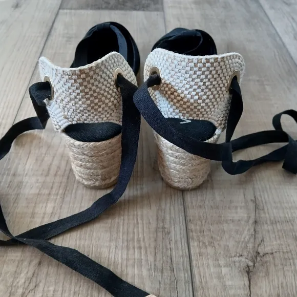 Viscata Barcelona Escala Canvas Espadrille Wedges. Size 39