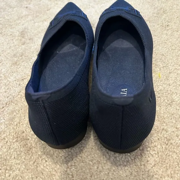 Vivaia Ena 2.0 Pointed-Toe Flats Navy blue size 38.5/7.5
