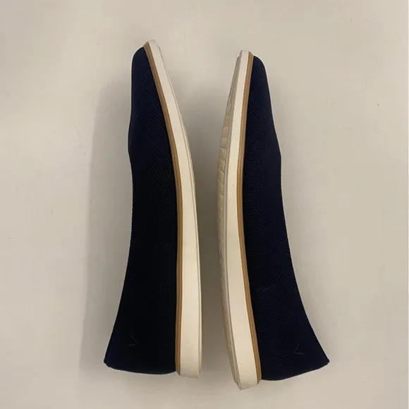 Vivaia || Veronica Pointed-Toe All-Day Standing Flats Navy Blue 38