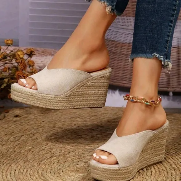 Women's Fashionable Beach Wearable Beige Wedge Heel &amp; Thick Platform Sandals