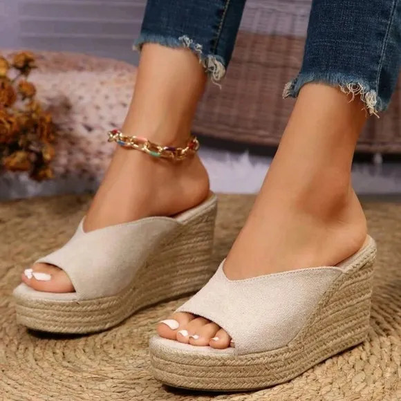 Women's Fashionable Beach Wearable Beige Wedge Heel &amp; Thick Platform Sandals
