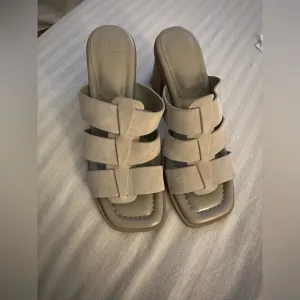 Women's Gray Strappy Heeled Sandals Marc Fisher