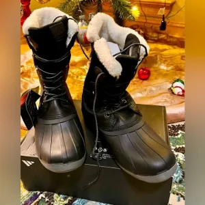 Women’s Size 9 Kamik Simona Snow and Rain Boots NWT Never Worn Lined Warm Cozy
