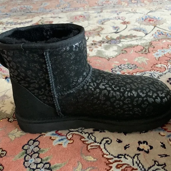 Women's Ugg Classic Short Snow Leopard Boots